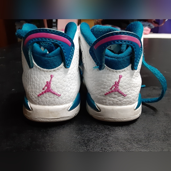COPY - Nike Jordan's size 4c toddlers - Picture 3 of 11